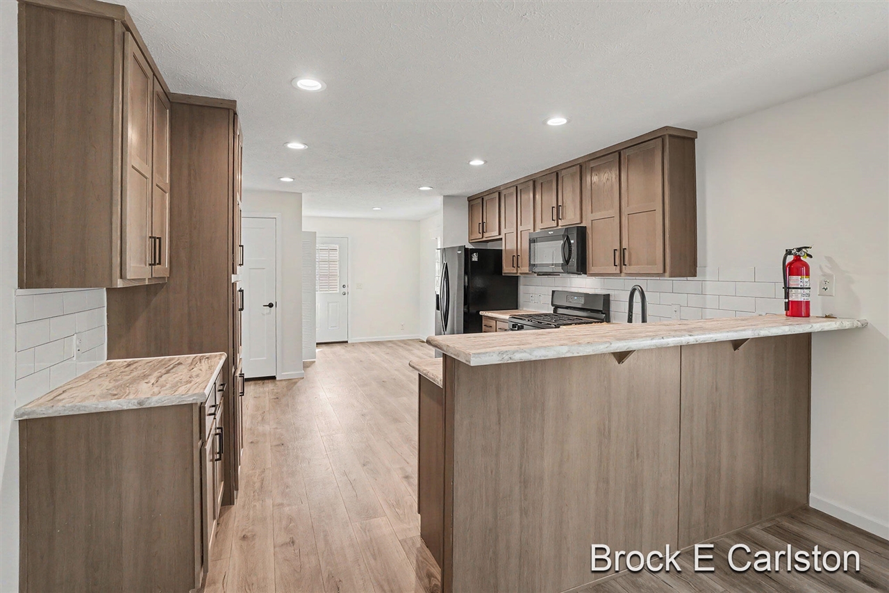 Photo 4 of Sale Pending at 1283 E Ellis Rd #27, Norton Shores, MI 49441 | MLS# 70556889 | Listing updated on 2026-10-06