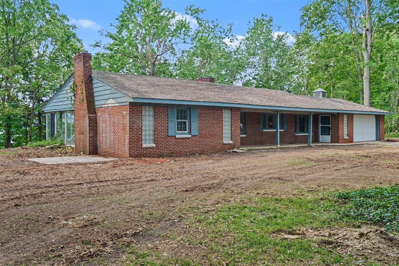 Photo 3 of Single family home for sale at 10403 S Chapin Ln, Berrien Springs, MI 49103 | MLS# 70556897 | Listing updated on 2026-09-05