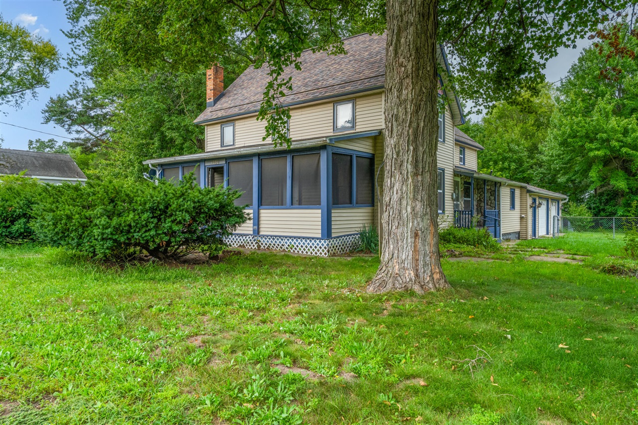 Photo 1 of Single family home for sale at 4960 Paw Lake Rd, Coloma, MI 49038 | MLS# 70556898 | Listing updated on 2026-09-21