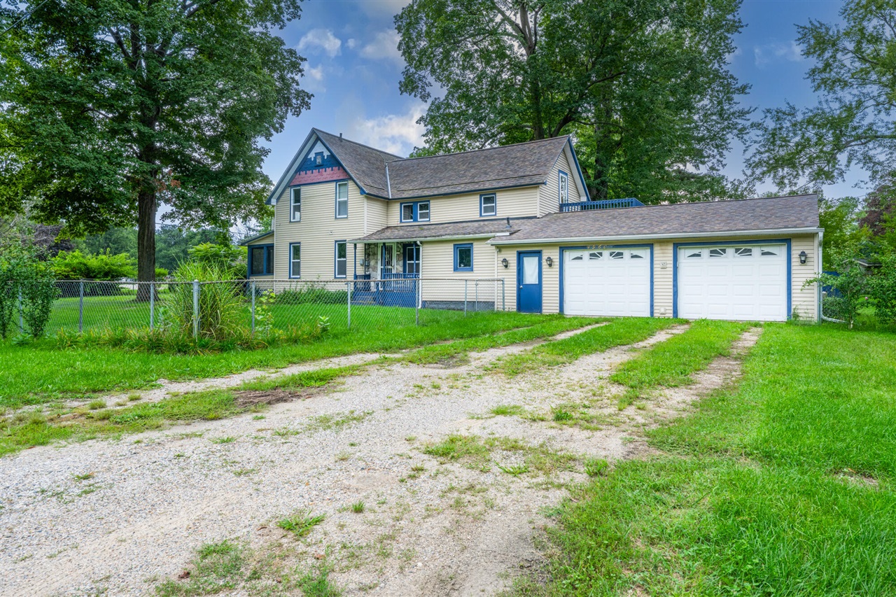 Photo 2 of Single family home for sale at 4960 Paw Lake Rd, Coloma, MI 49038 | MLS# 70556898 | Listing updated on 2026-09-21