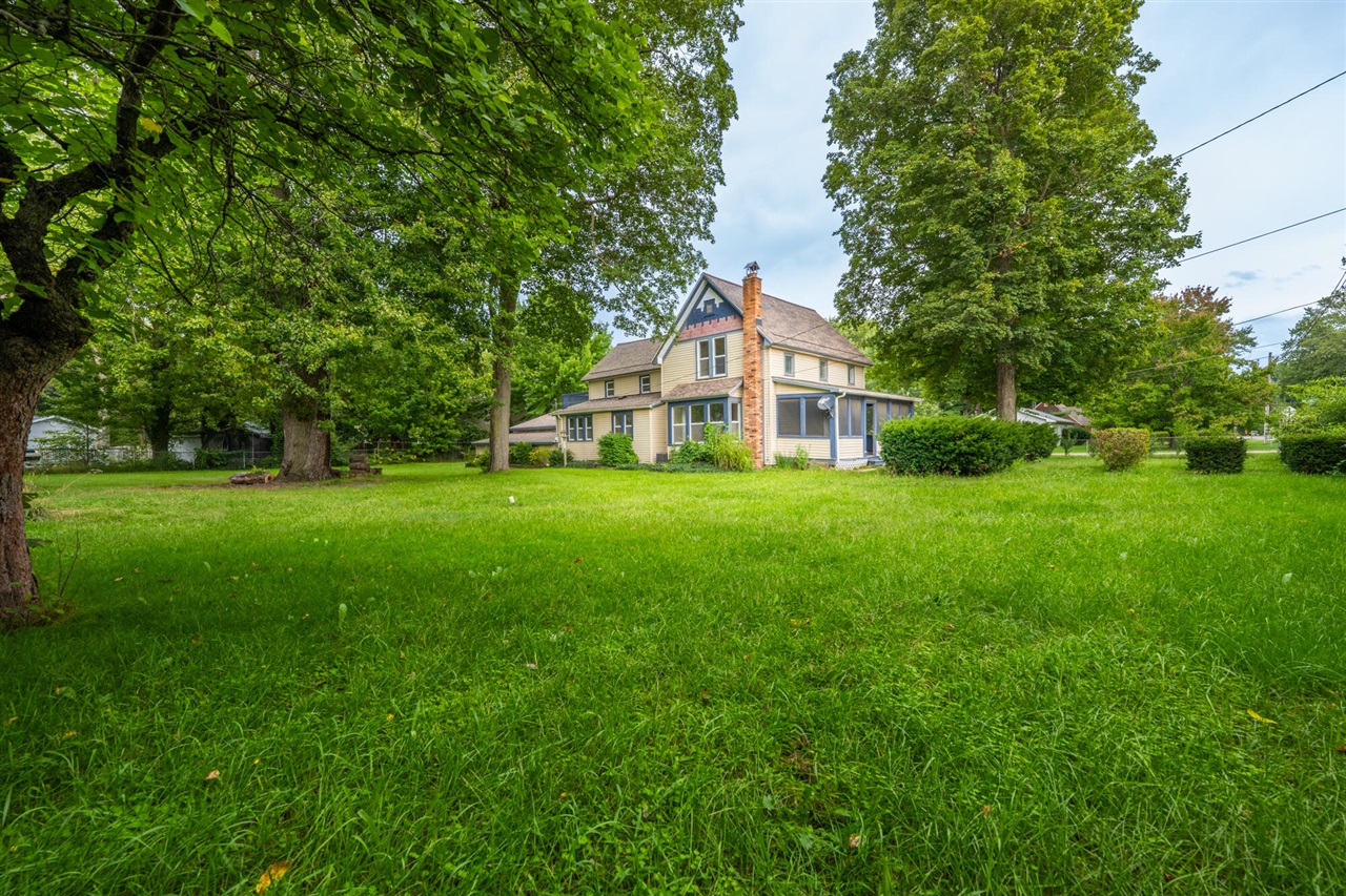 Photo 3 of Single family home for sale at 4960 Paw Lake Rd, Coloma, MI 49038 | MLS# 70556898 | Listing updated on 2026-09-21