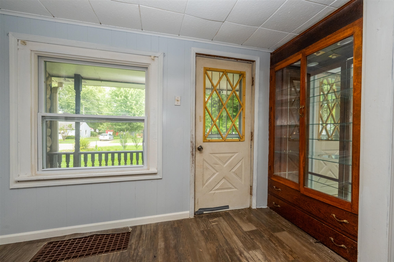 Photo 4 of Single family home for sale at 4960 Paw Lake Rd, Coloma, MI 49038 | MLS# 70556898 | Listing updated on 2026-09-21
