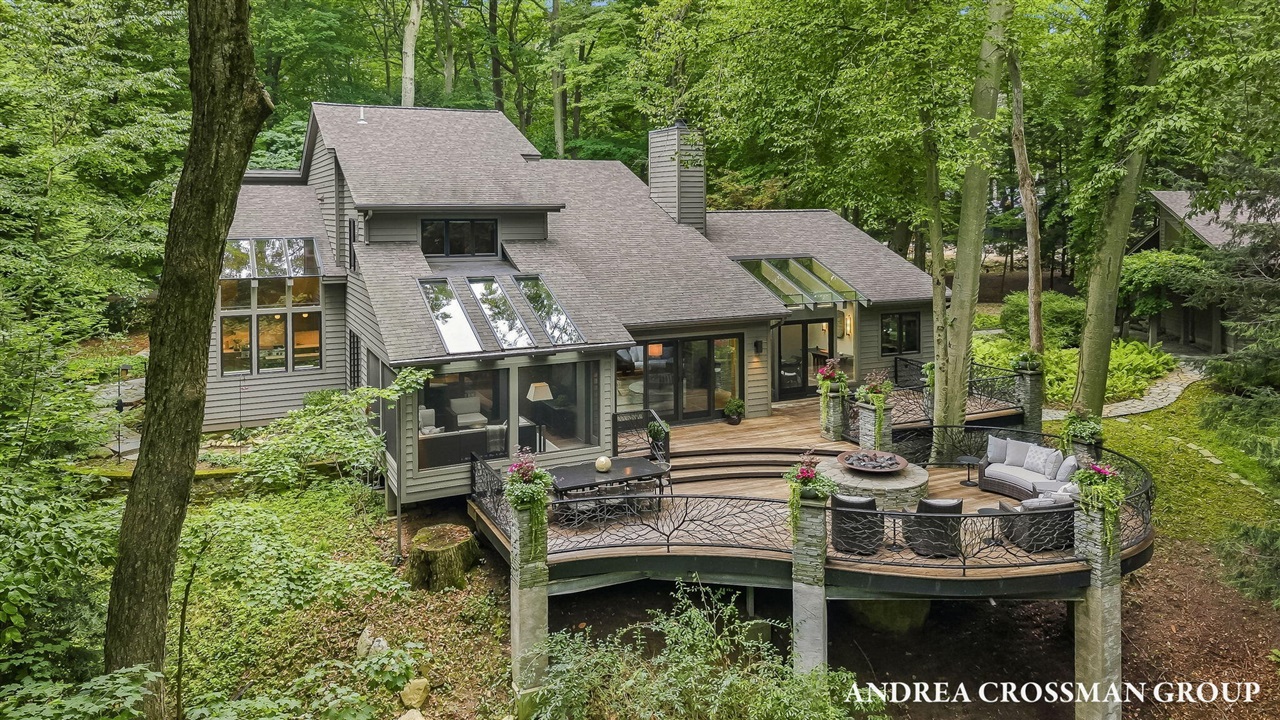 Photo 1 of Single family home for sale at 1223 1225 Ash Dr, South Haven, MI 49090 | MLS# 70556947 | Listing updated on 2026-09-05