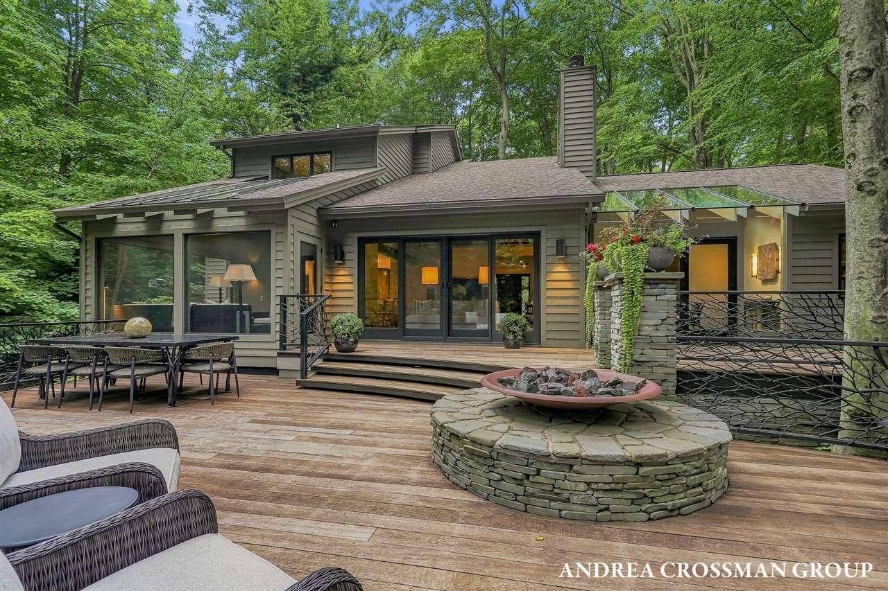 Photo 2 of Single family home for sale at 1223 1225 Ash Dr, South Haven, MI 49090 | MLS# 70556947 | Listing updated on 2026-09-05