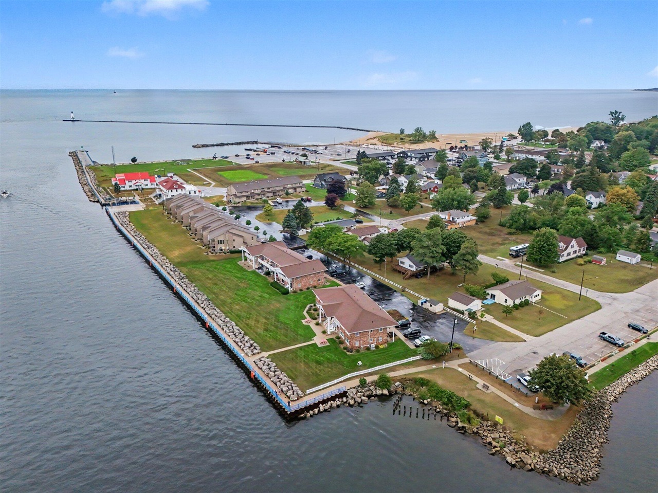 Photo 4 of Condo for sale at 304 S Ferry St #3, Ludington, MI 49431 | MLS# 70557006 | Listing updated on 2026-09-05