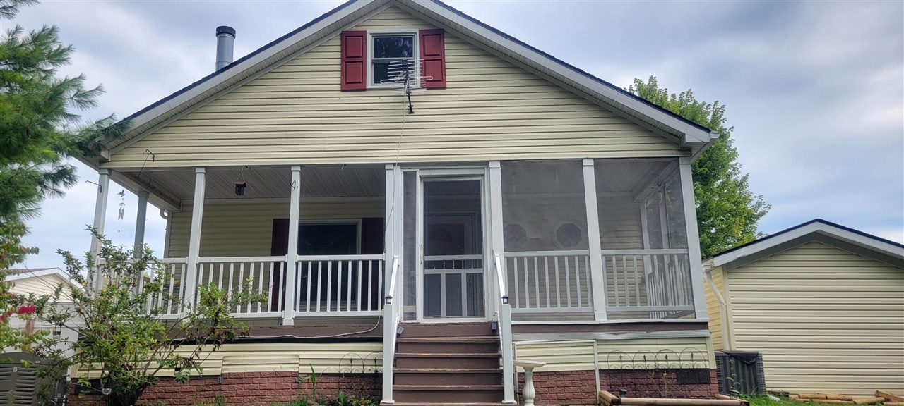 Photo 1 of Sale Pending at 11054 Wood Run Cir, South Lyon, MI 48178 | MLS# 70557123 | Listing updated on 2026-09-14