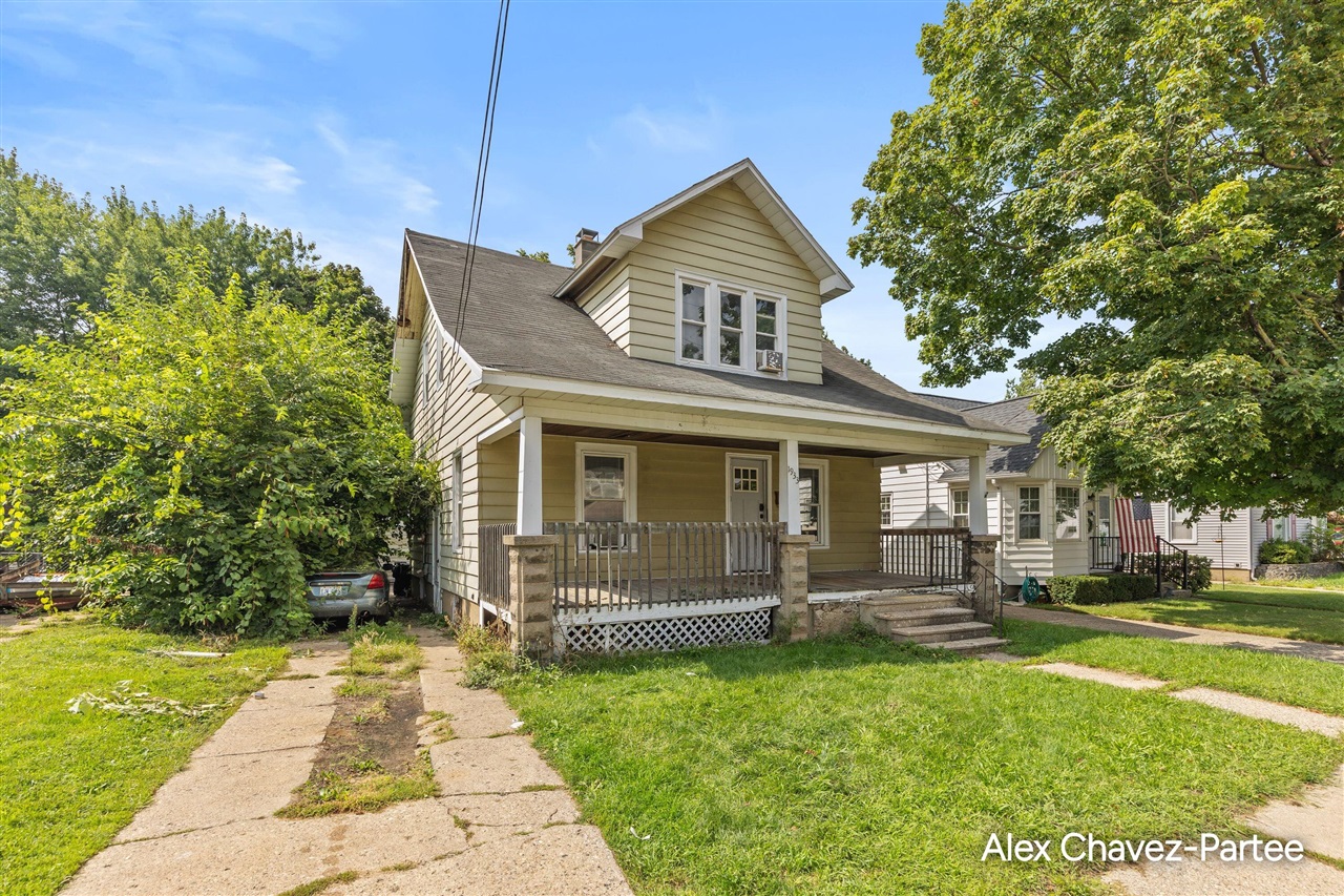 Photo 2 of Single family home for sale at 1933 Alba Ave, Wyoming, MI 49509 | MLS# 70557227 | Listing updated on 2026-09-15