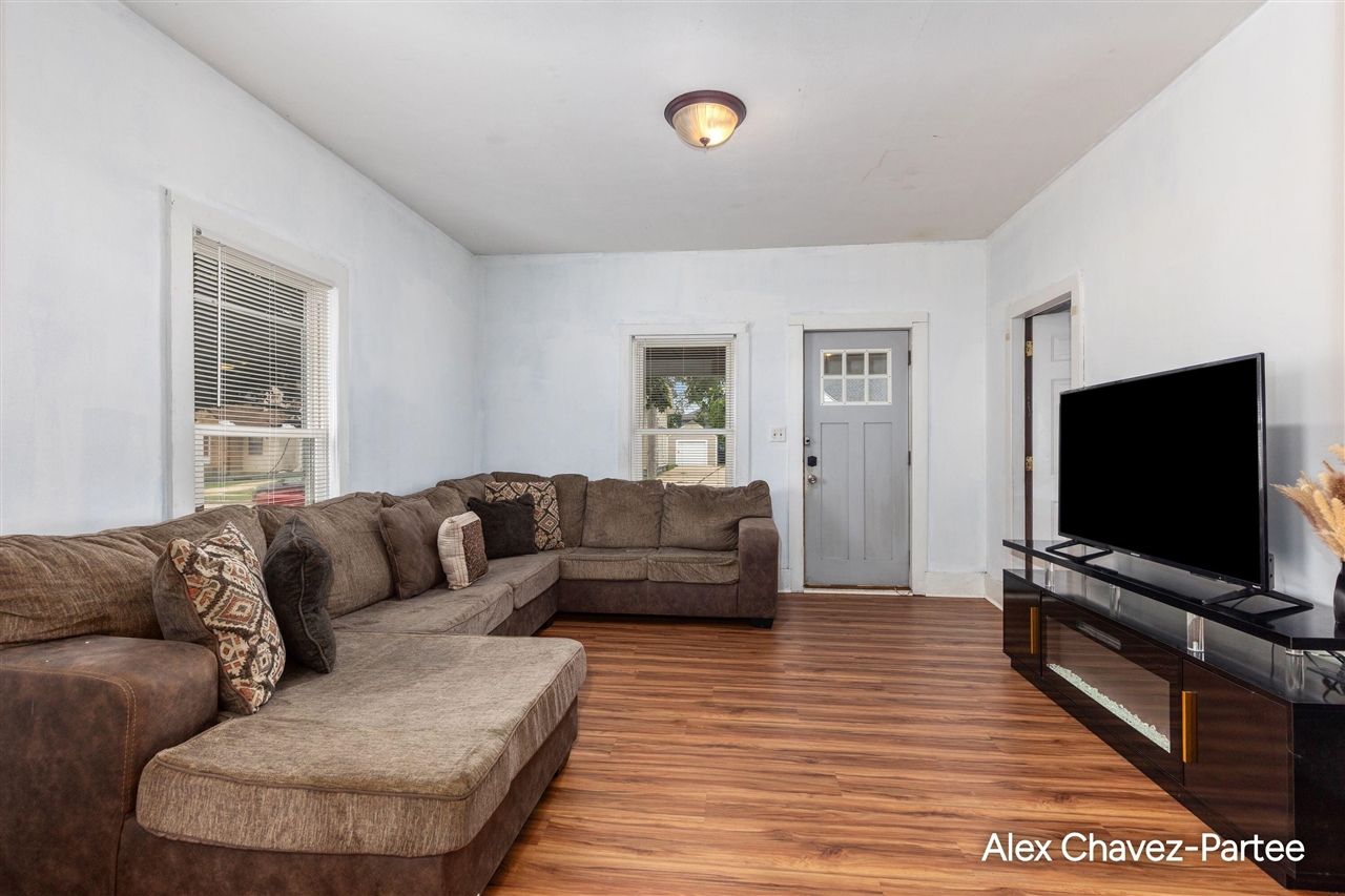 Photo 4 of Single family home for sale at 1933 Alba Ave, Wyoming, MI 49509 | MLS# 70557227 | Listing updated on 2026-09-15