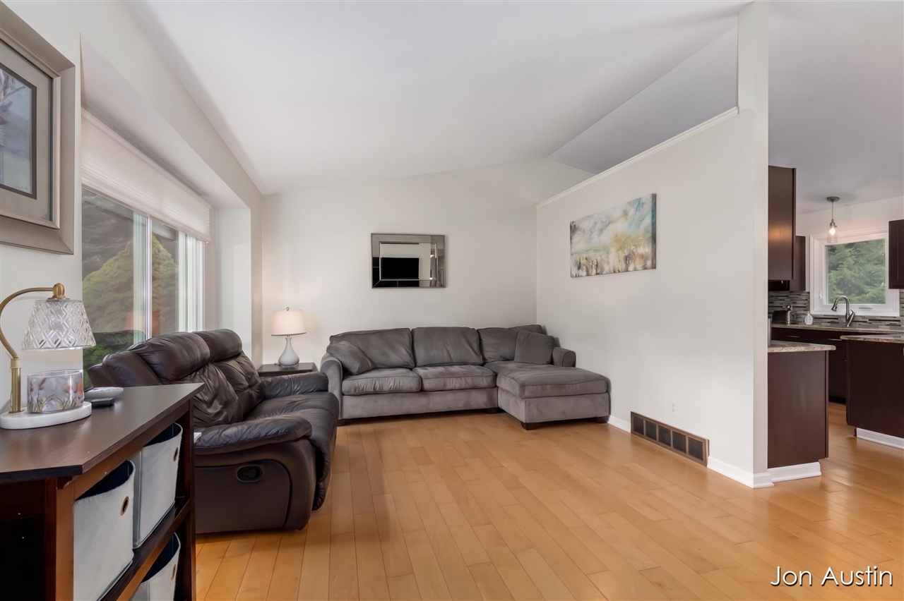 Photo 3 of Sale Pending at 5064 Shinnecock Hills Dr, Comstock Park, MI 49321 | MLS# 70557271 | Listing updated on 2026-09-14