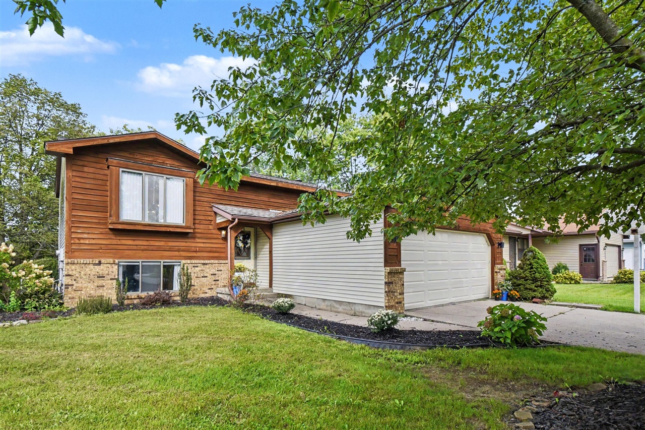 Photo 3 of Single family home for sale at 5083 Pillar Crk Ave, Grand Rapids, MI 49508 | MLS# 70557305 | Listing updated on 2026-09-14