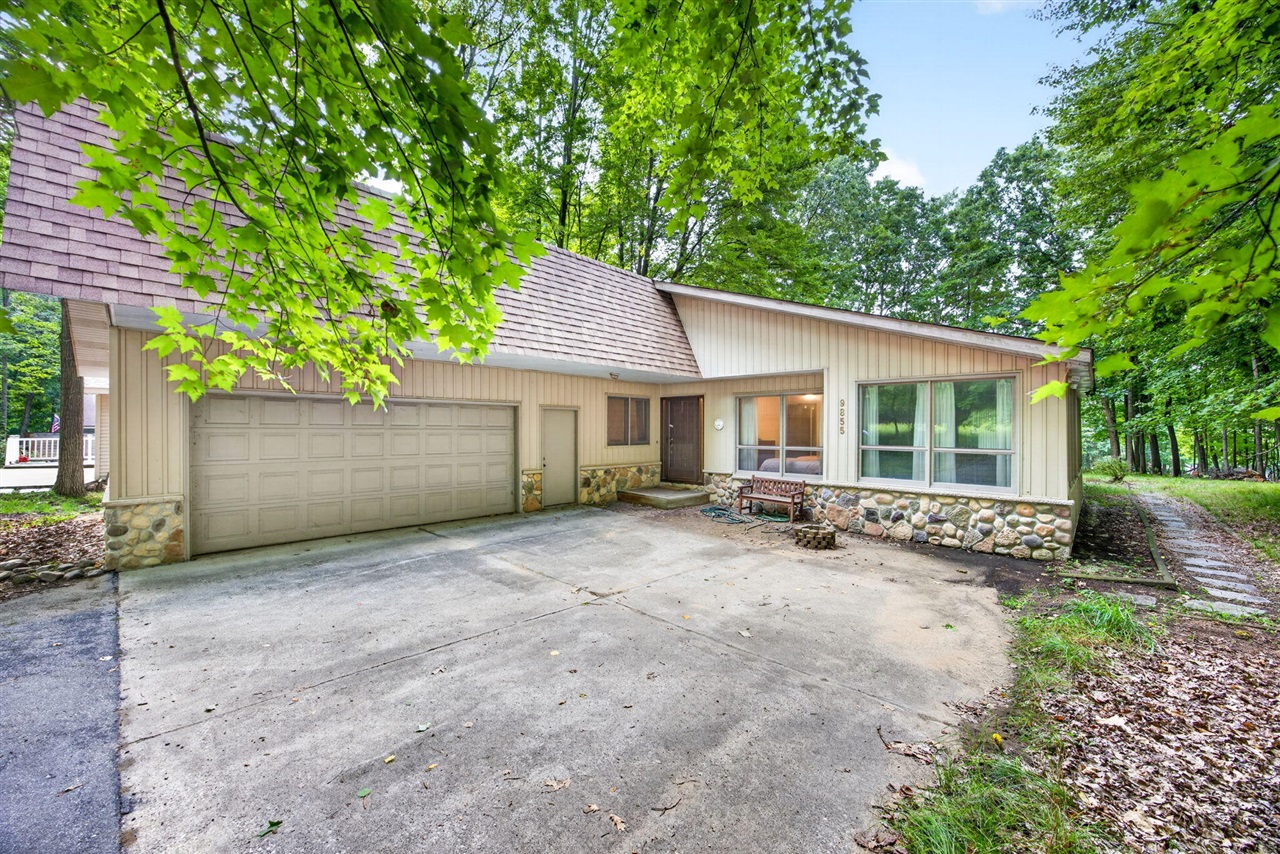 Photo 2 of Single family home for sale at 9855 Golf Port Dr, Canadian Lakes, MI 49346 | MLS# 70557323 | Listing updated on 2026-10-05