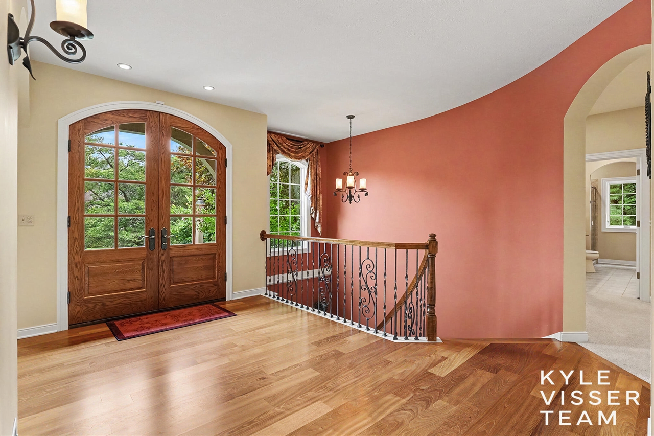 Photo 4 of Single family home for sale at 7685 Wood Violet Ct, Ada, MI 49301 | MLS# 70557324 | Listing updated on 2026-09-14