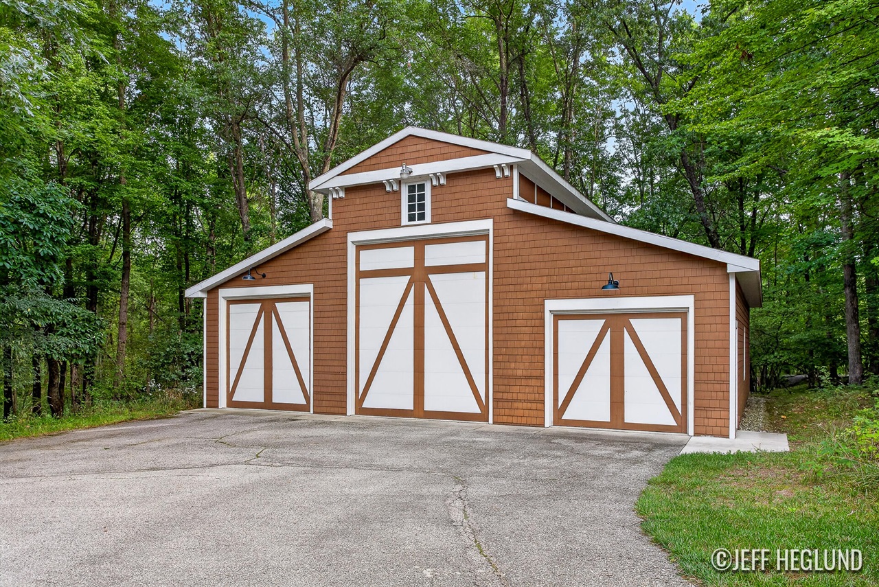 Photo 4 of Single family home for sale at 8655 Conservation St, Ada, MI 49301 | MLS# 70557389 | Listing updated on 2026-09-14