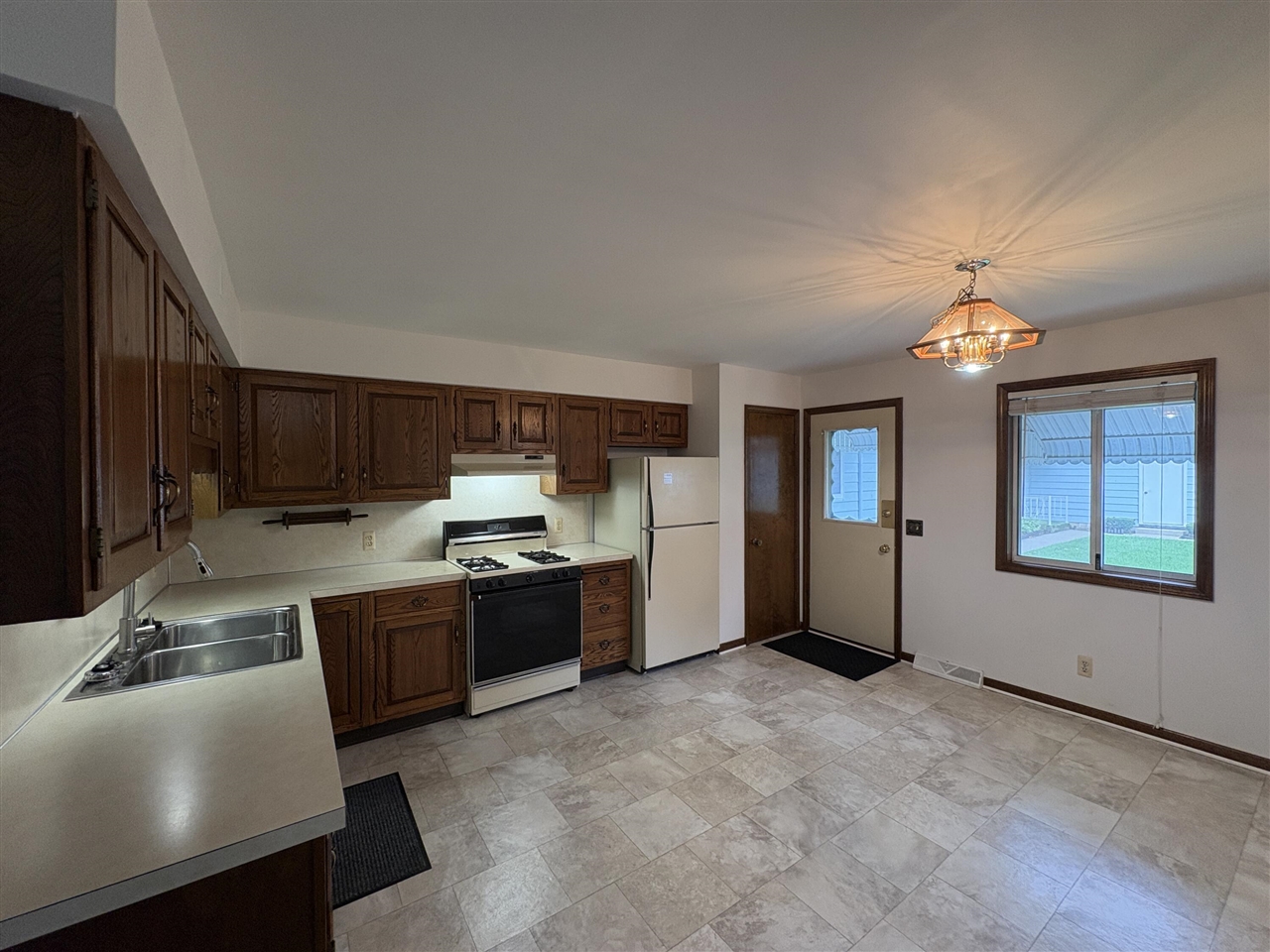 Photo 3 of Condo for sale at 5742 Leisure S Dr #101, Grand Rapids, MI 49548 | MLS# 70557407 | Listing updated on 2026-09-18