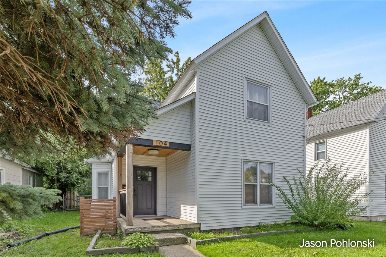 Photo 2 of Single family home for sale at 104 Sweet St, Grand Rapids, MI 49505 | MLS# 70557415 | Listing updated on 2026-09-17