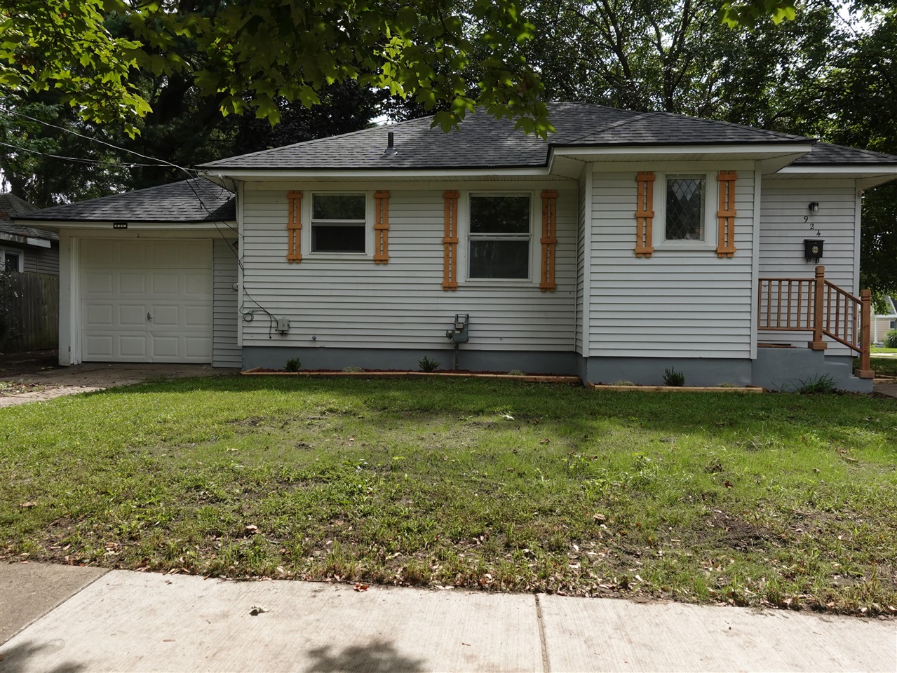 Photo 1 of Single family home for sale at 924 Griggs St, Grand Rapids, MI 49507 | MLS# 70557417 | Listing updated on 2026-09-17