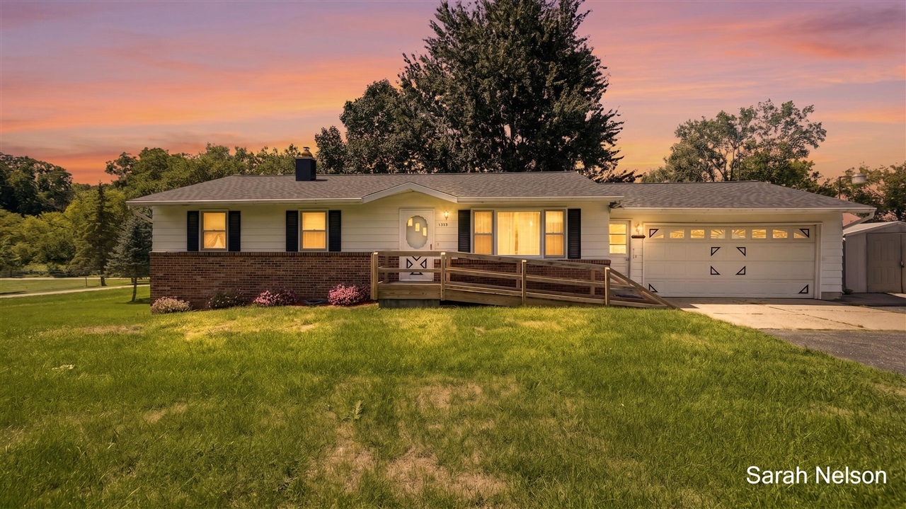 Photo 1 of Sale Pending at 1555 Spaulding Ave, Grand Rapids, MI 49546 | MLS# 70557451 | Listing updated on 2026-10-01