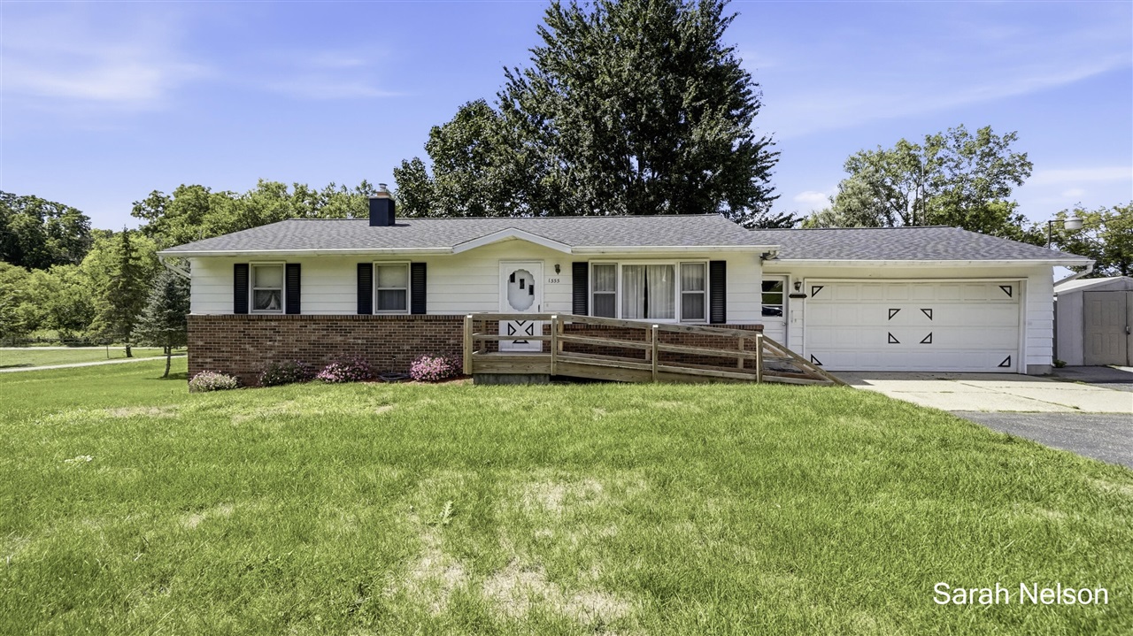 Photo 2 of Sale Pending at 1555 Spaulding Ave, Grand Rapids, MI 49546 | MLS# 70557451 | Listing updated on 2026-10-01