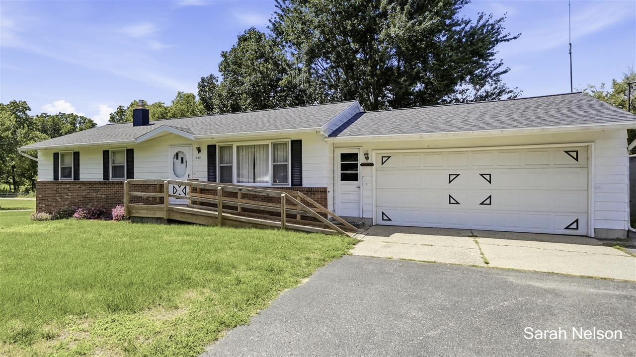 Photo 3 of Sale Pending at 1555 Spaulding Ave, Grand Rapids, MI 49546 | MLS# 70557451 | Listing updated on 2026-10-01