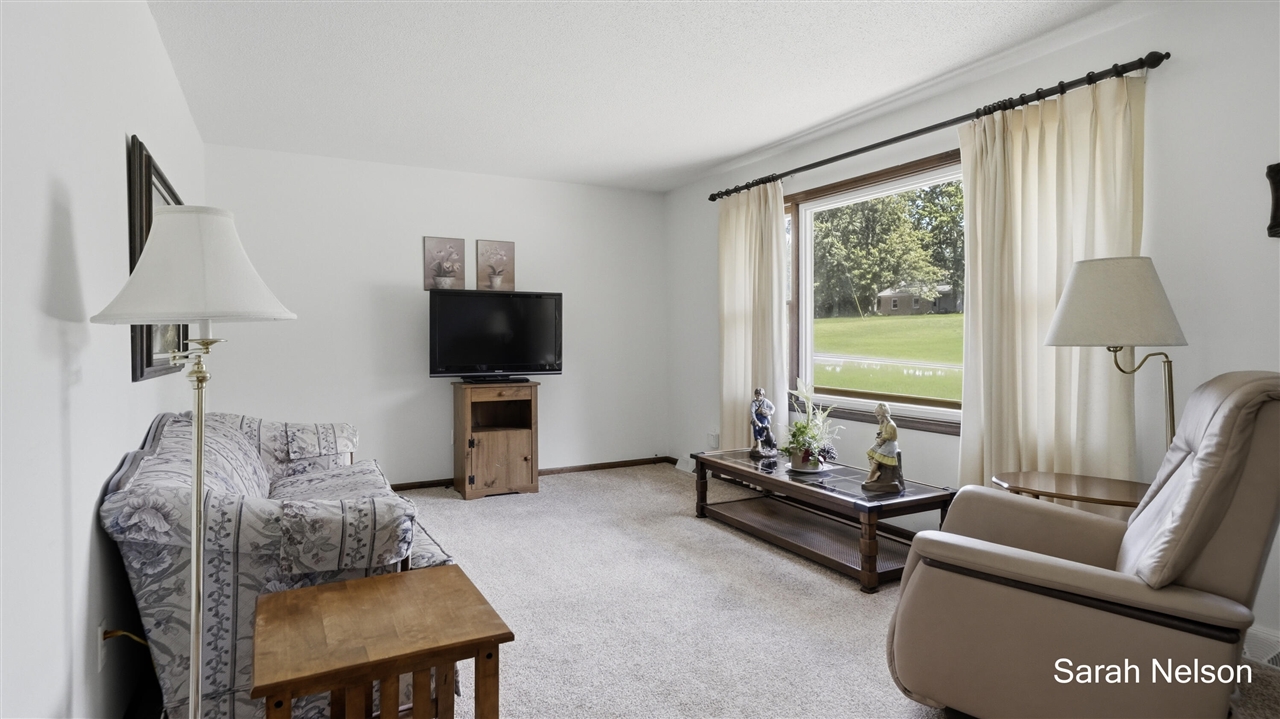 Photo 4 of Sale Pending at 1555 Spaulding Ave, Grand Rapids, MI 49546 | MLS# 70557451 | Listing updated on 2026-10-01