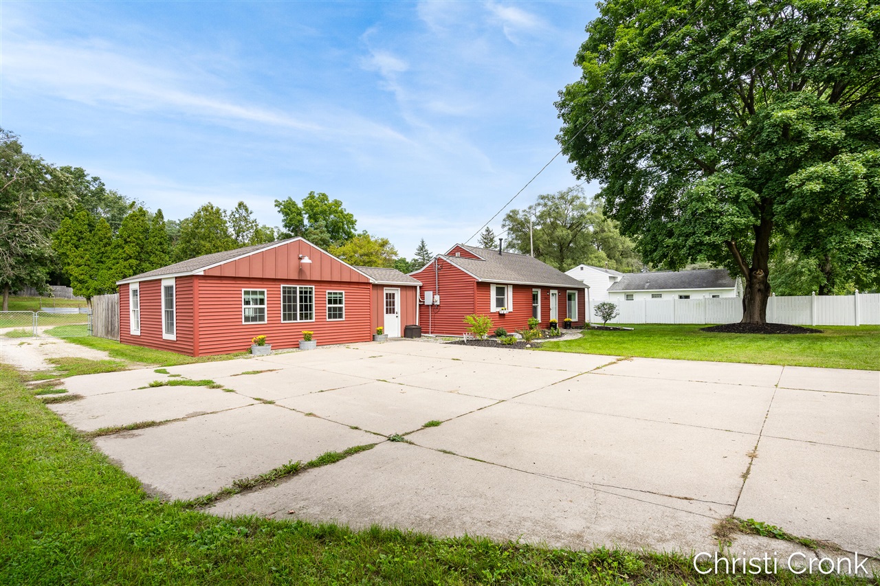 Photo 3 of Single family home for sale at 2461 Rogue River Rd, Belmont, MI 49306 | MLS# 70557457 | Listing updated on 2026-09-16