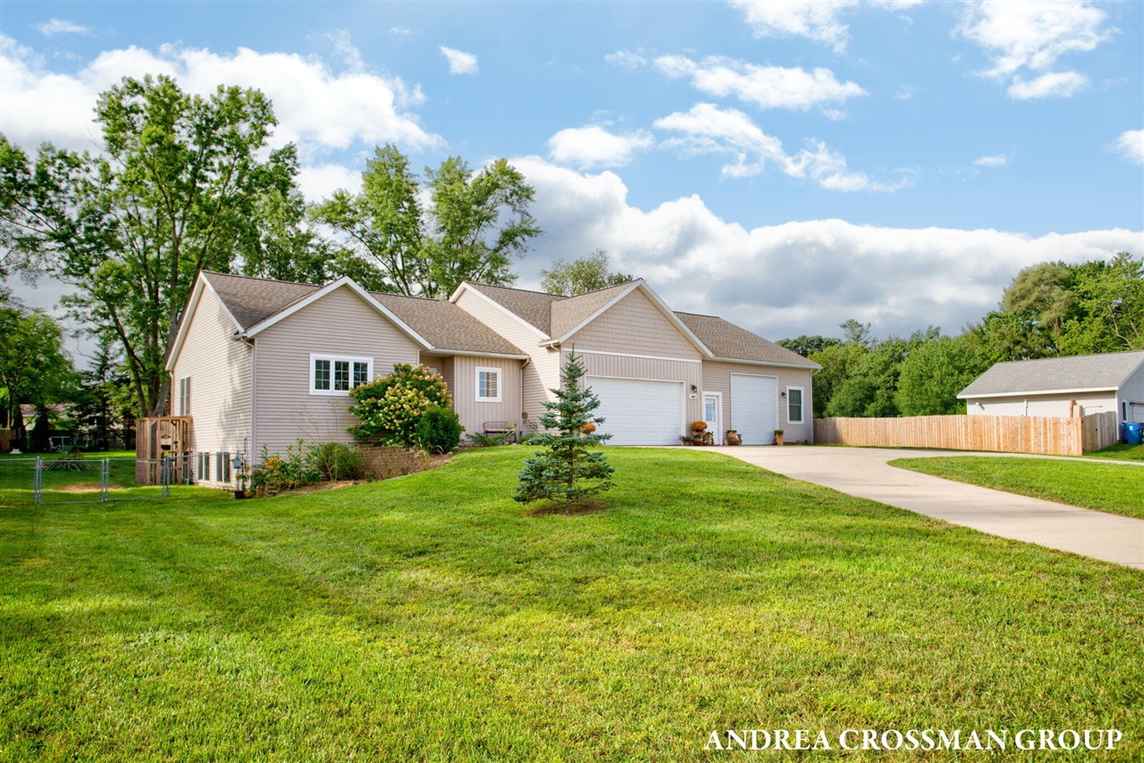 Photo 2 of Sale Pending at 1094 68th Street, Grand Rapids, MI 49508 | MLS# 70557501 | Listing updated on 2026-09-14