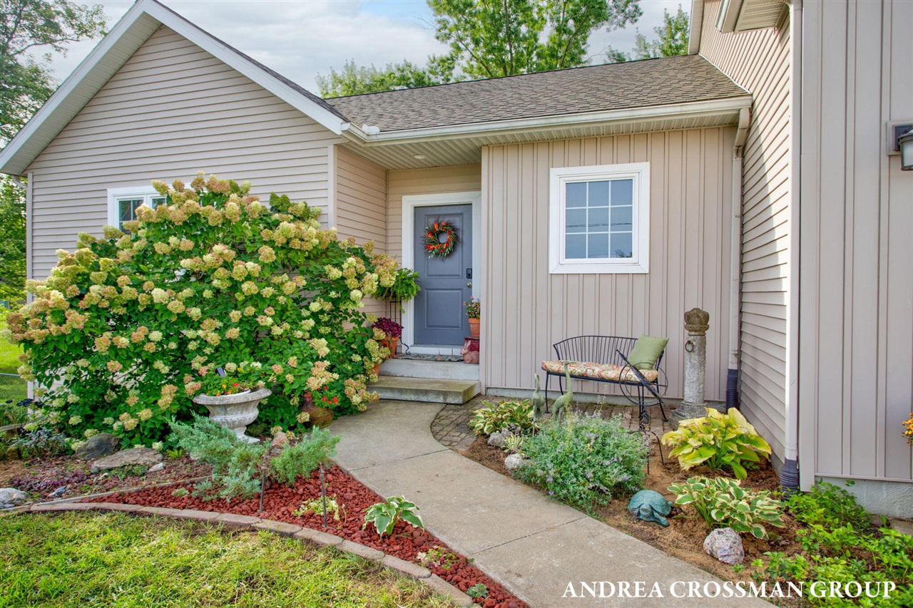 Photo 3 of Sale Pending at 1094 68th Street, Grand Rapids, MI 49508 | MLS# 70557501 | Listing updated on 2026-09-14