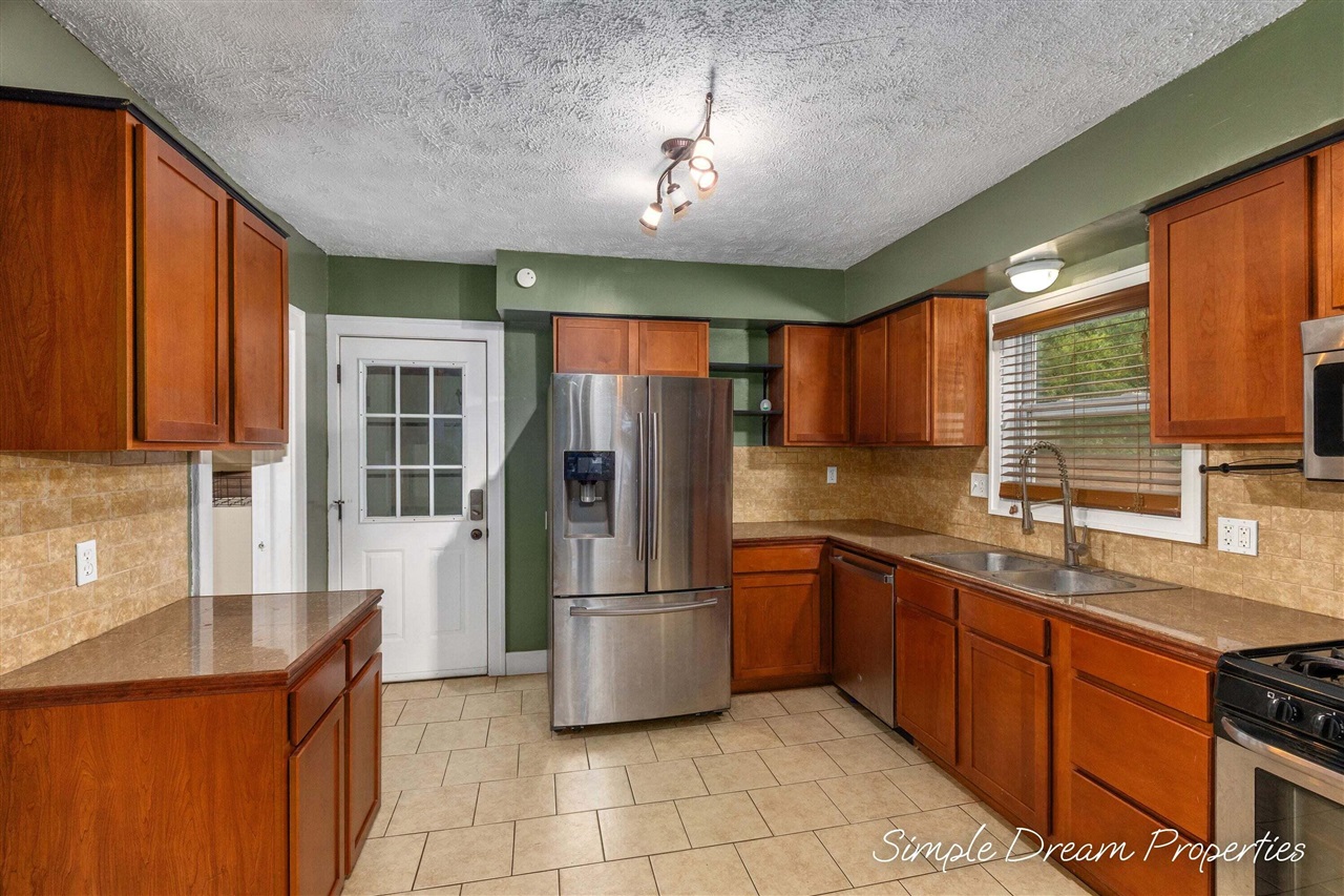 Photo 4 of Single family home for sale at 1103 Fountain St, Grand Rapids, MI 49503 | MLS# 70557648 | Listing updated on 2026-09-14
