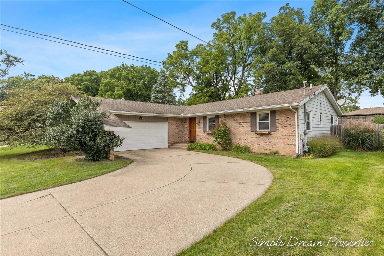 Photo 1 of Single family home for sale at 1727 Weymouth Dr, Grand Rapids, MI 49508 | MLS# 70557649 | Listing updated on 2026-09-17