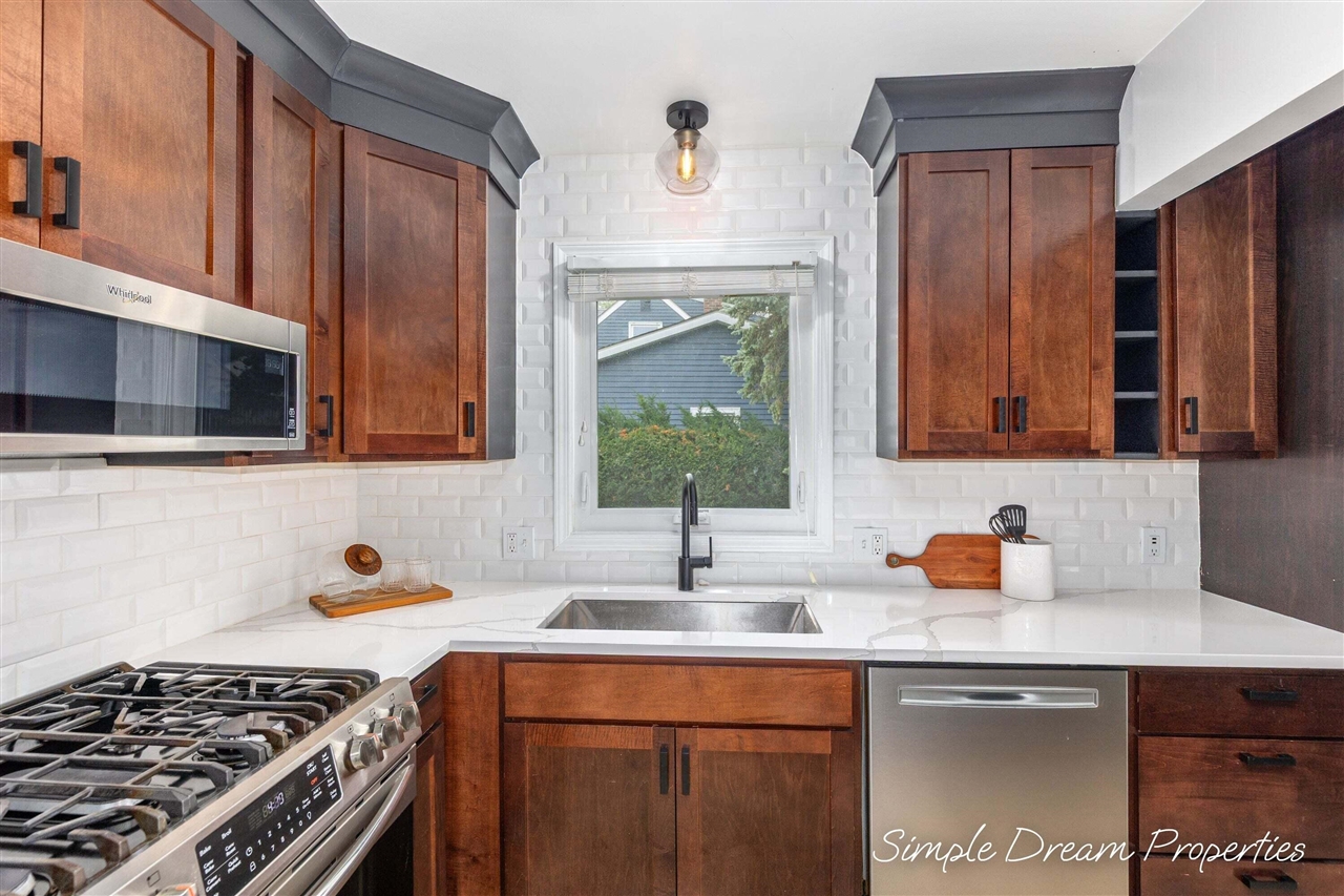 Photo 3 of Single family home for sale at 1727 Weymouth Dr, Grand Rapids, MI 49508 | MLS# 70557649 | Listing updated on 2026-09-17