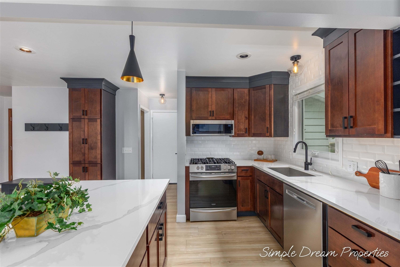 Photo 4 of Single family home for sale at 1727 Weymouth Dr, Grand Rapids, MI 49508 | MLS# 70557649 | Listing updated on 2026-09-17