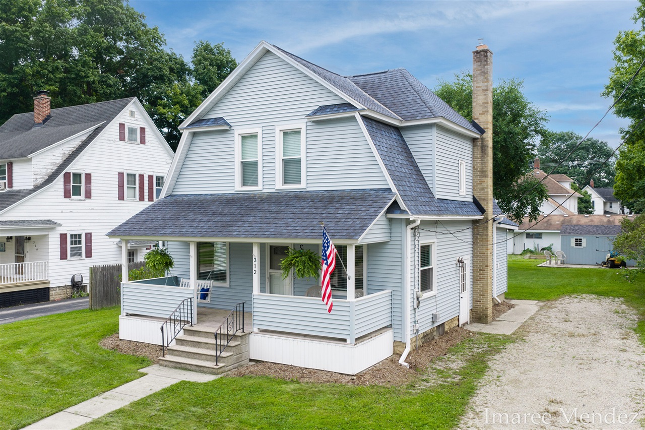 Photo 2 of Single family home for sale at 312 Emmons St, Caledonia, MI 49316 | MLS# 70557682 | Listing updated on 2026-09-17