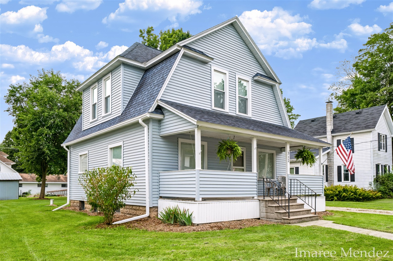 Photo 3 of Single family home for sale at 312 Emmons St, Caledonia, MI 49316 | MLS# 70557682 | Listing updated on 2026-09-17
