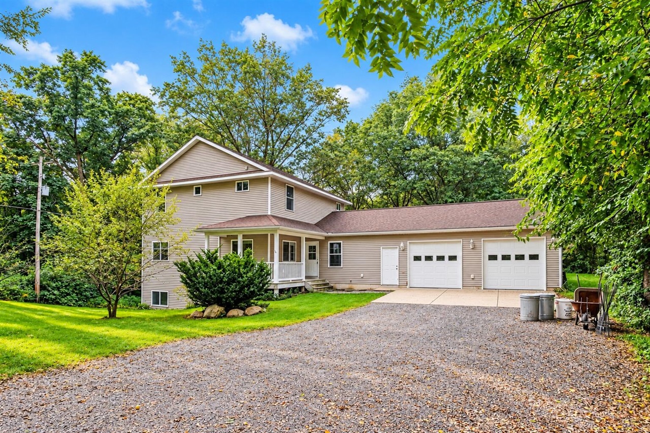 Photo 2 of Single family home for sale at 5171 Bancroft Ave, Lowell, MI 49331 | MLS# 70557686 | Listing updated on 2026-09-28