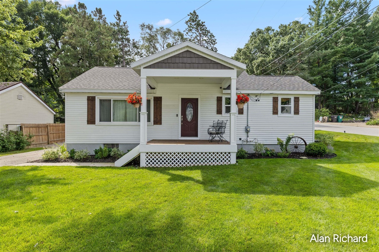 Photo 1 of Sale Pending at 854 Ferris St, Grand Rapids, MI 49544 | MLS# 70557709 | Listing updated on 2026-09-14