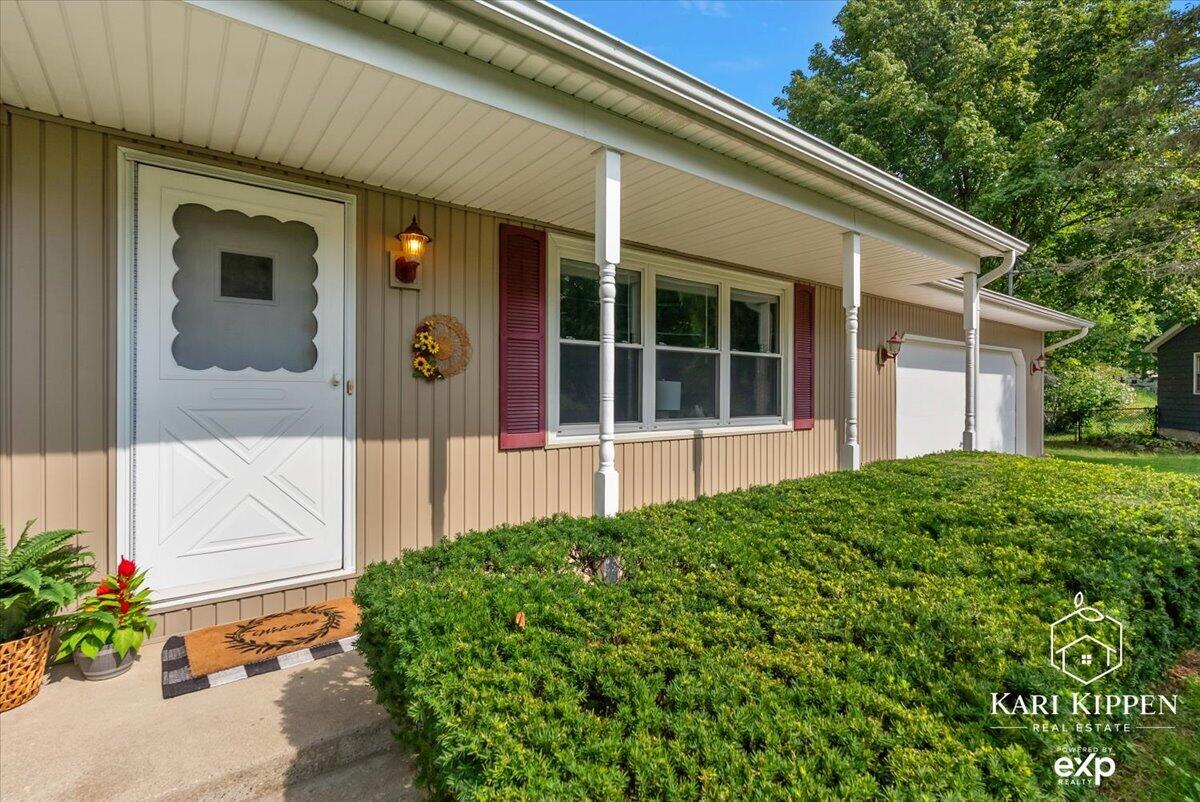 Photo 3 of Sale Pending at 2761 Danube Ln, Grand Rapids, MI 49525 | MLS# 70557726 | Listing updated on 2026-09-16