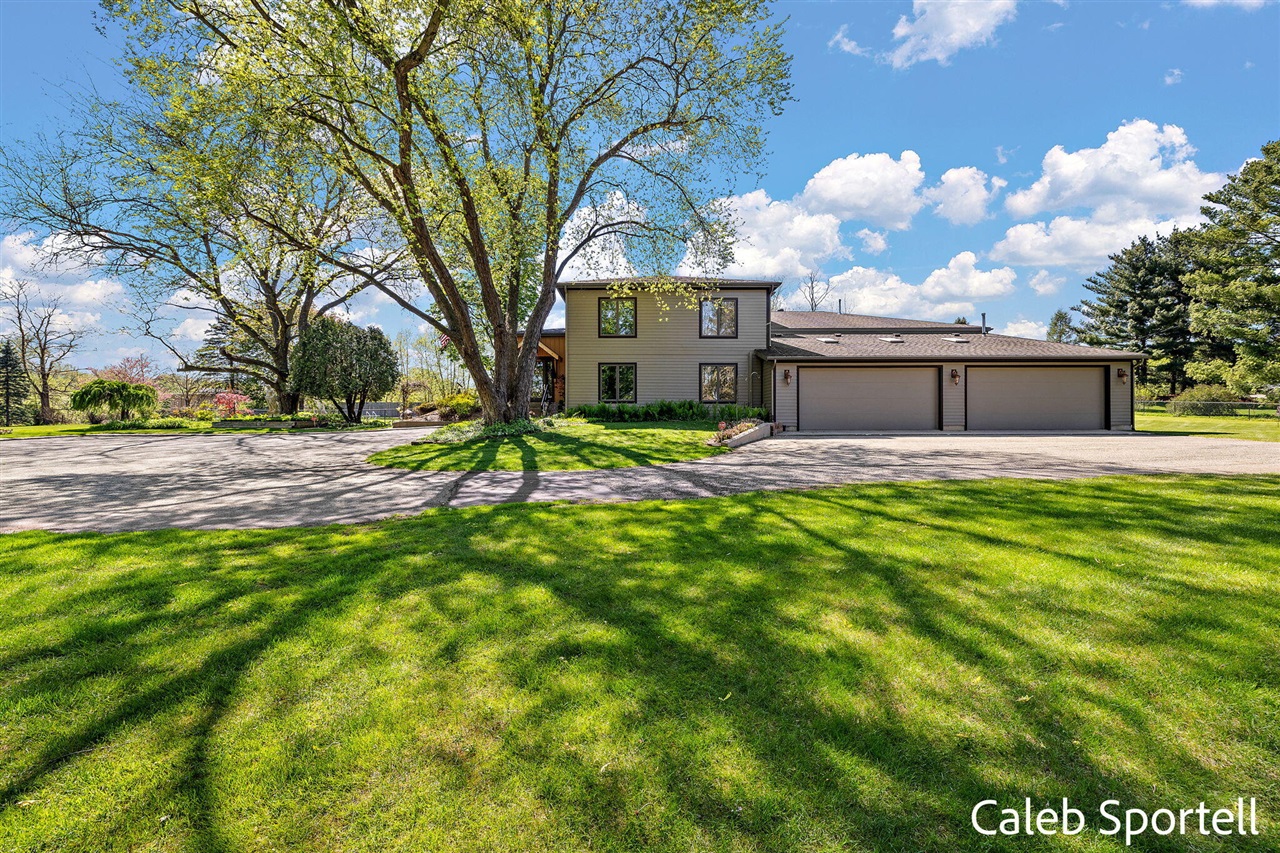 Photo 3 of Single family home for sale at 8201 Cherry Valley Ave, Caledonia, MI 49316 | MLS# 70557750 | Listing updated on 2026-09-15