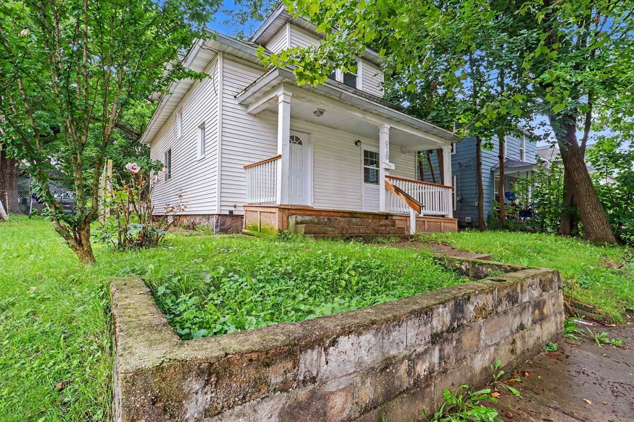 Photo 3 of Single family home for sale at 918 Dorchester Ave, Grand Rapids, MI 49503 | MLS# 70557794 | Listing updated on 2026-09-23