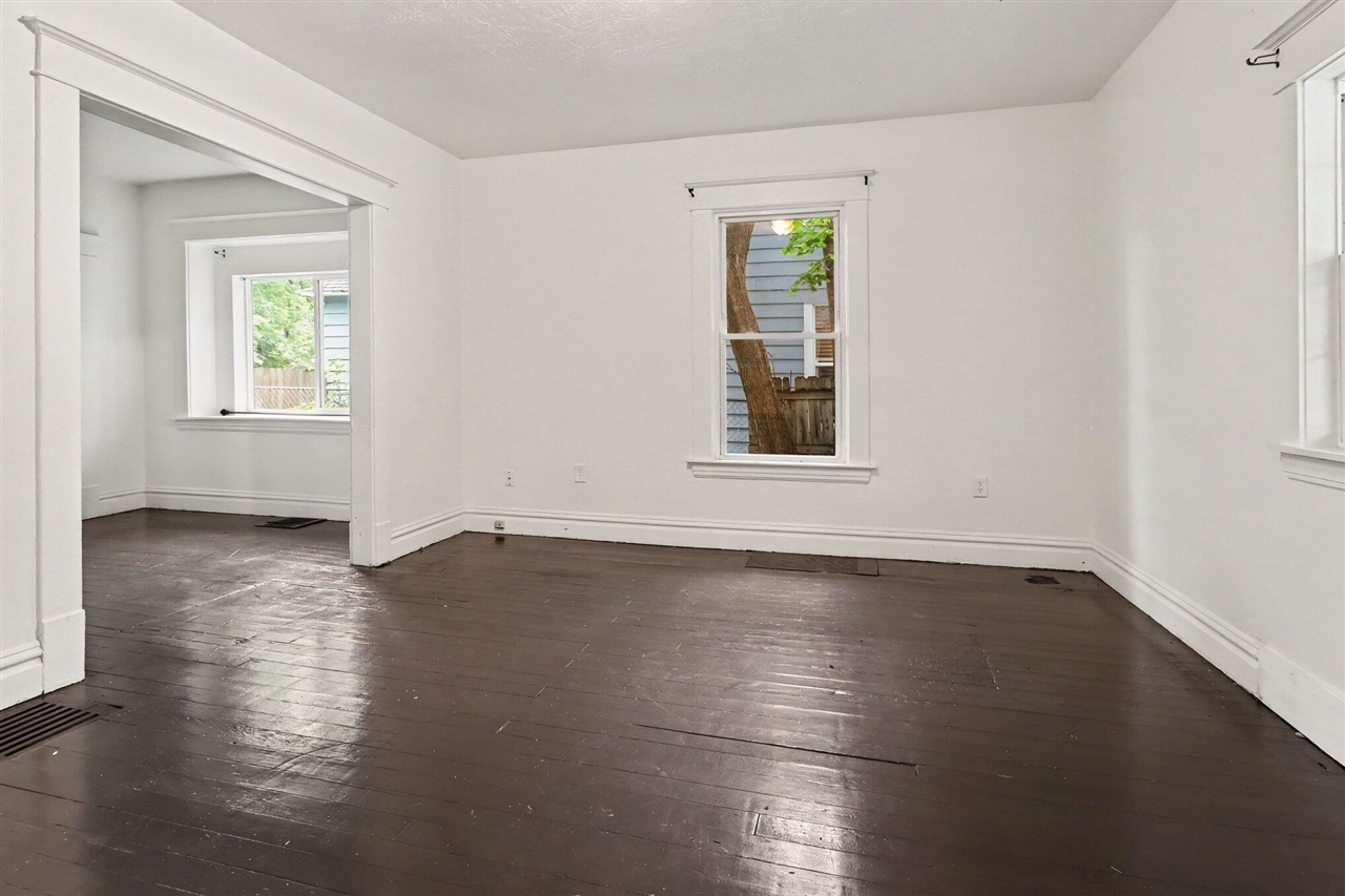 Photo 4 of Single family home for sale at 918 Dorchester Ave, Grand Rapids, MI 49503 | MLS# 70557794 | Listing updated on 2026-09-23