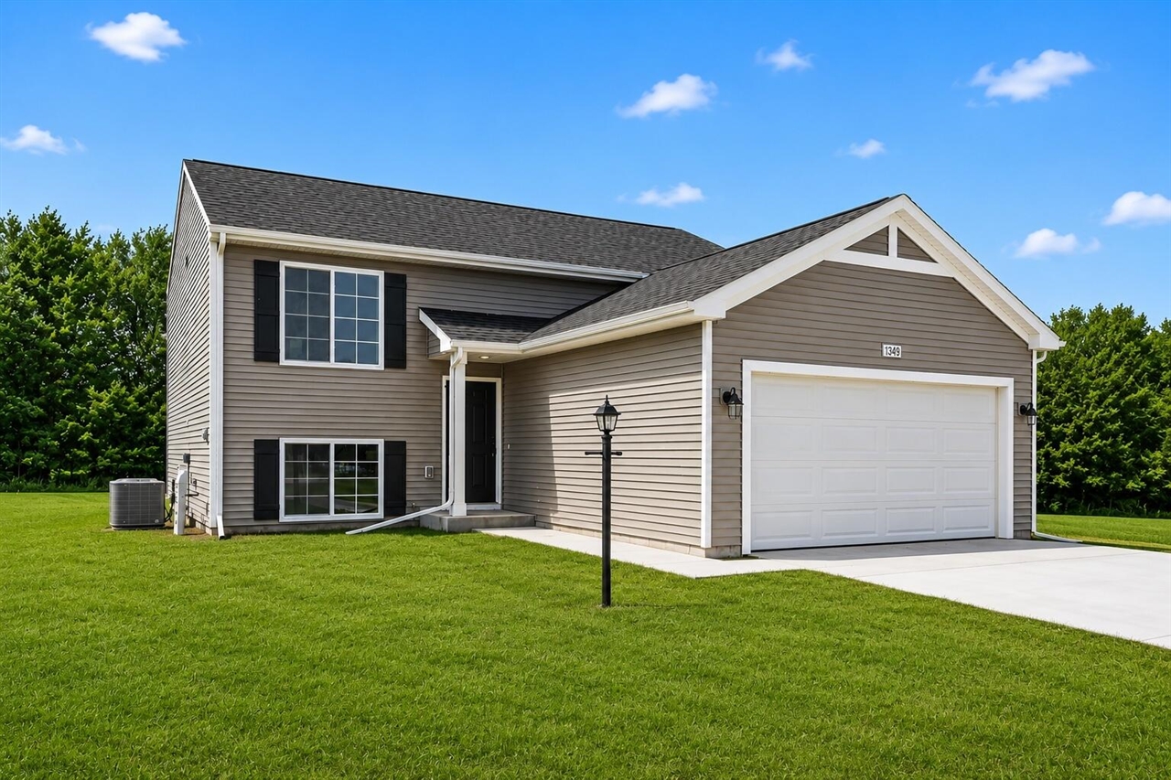 Single family home for sale at 910 Valley View Ct, Marshall, MI 49068 | MLS# 70557827