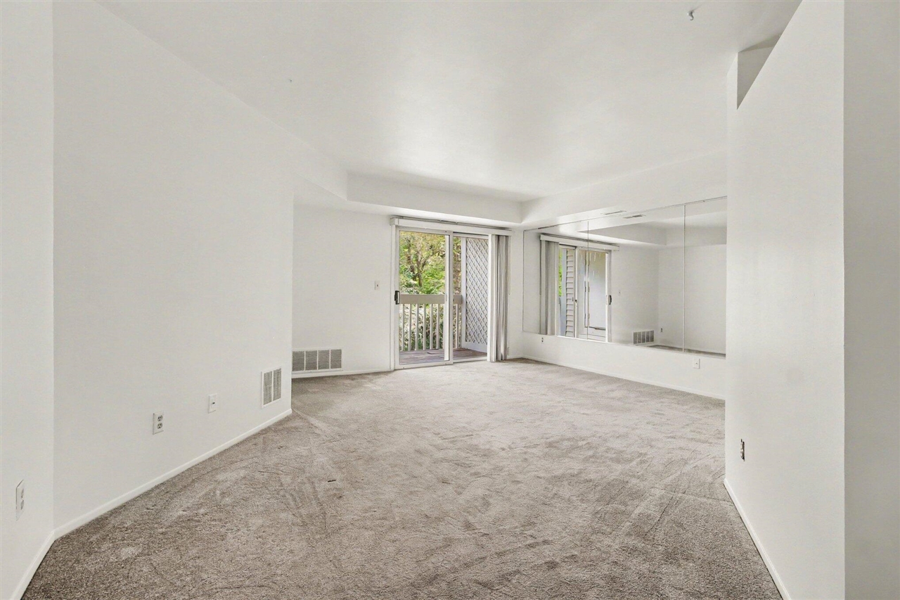 Listing Photo 5 - Condo for sale in building located at 2241 S Huron Pkwy, Ann Arbor, MI 48104 - Unit #1