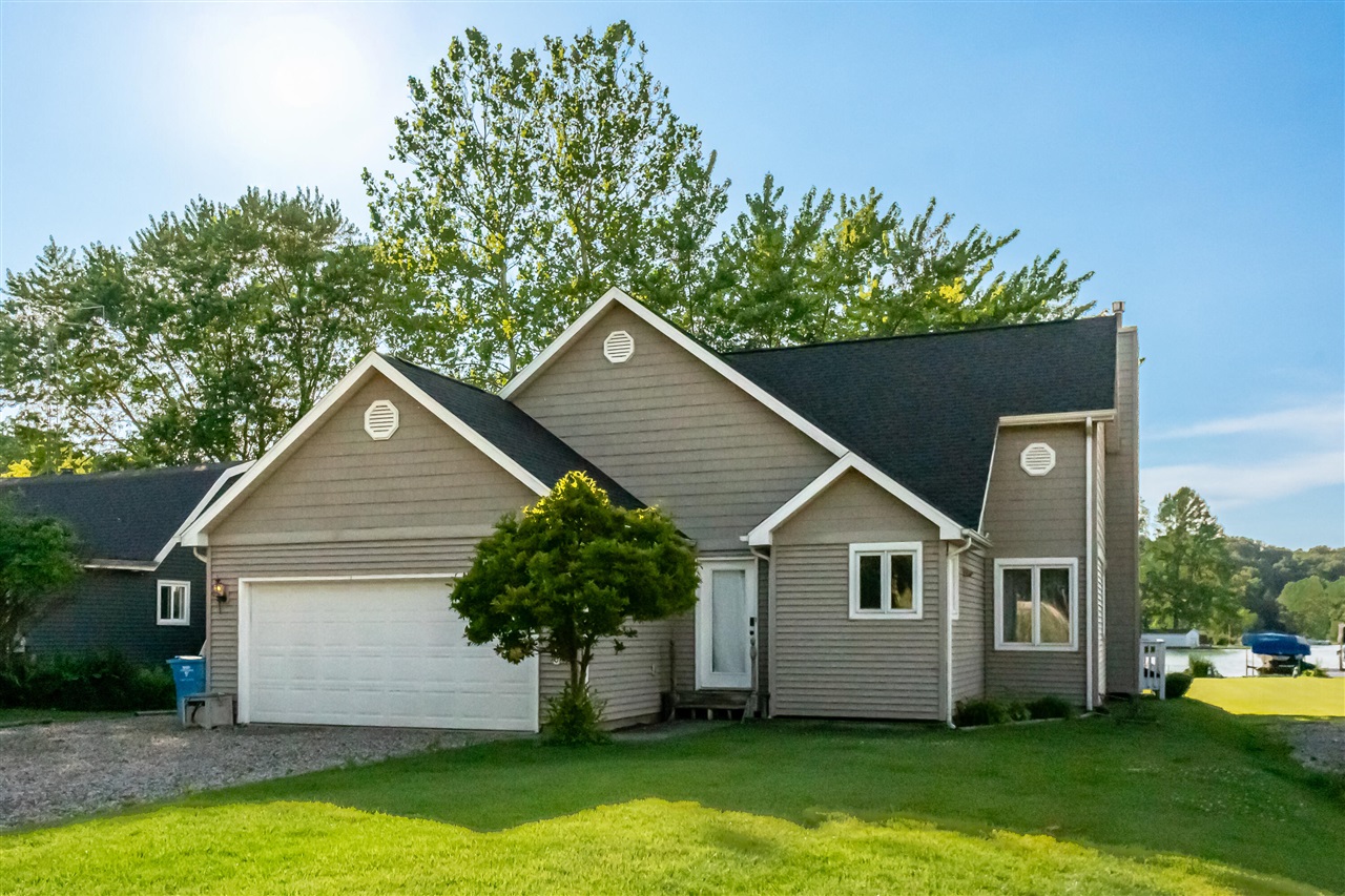 Photo 1 of Single family home for sale at 66100 Dolans Ave, Vandalia, MI 49095 | MLS# 70557846 | Listing updated on 2026-10-02