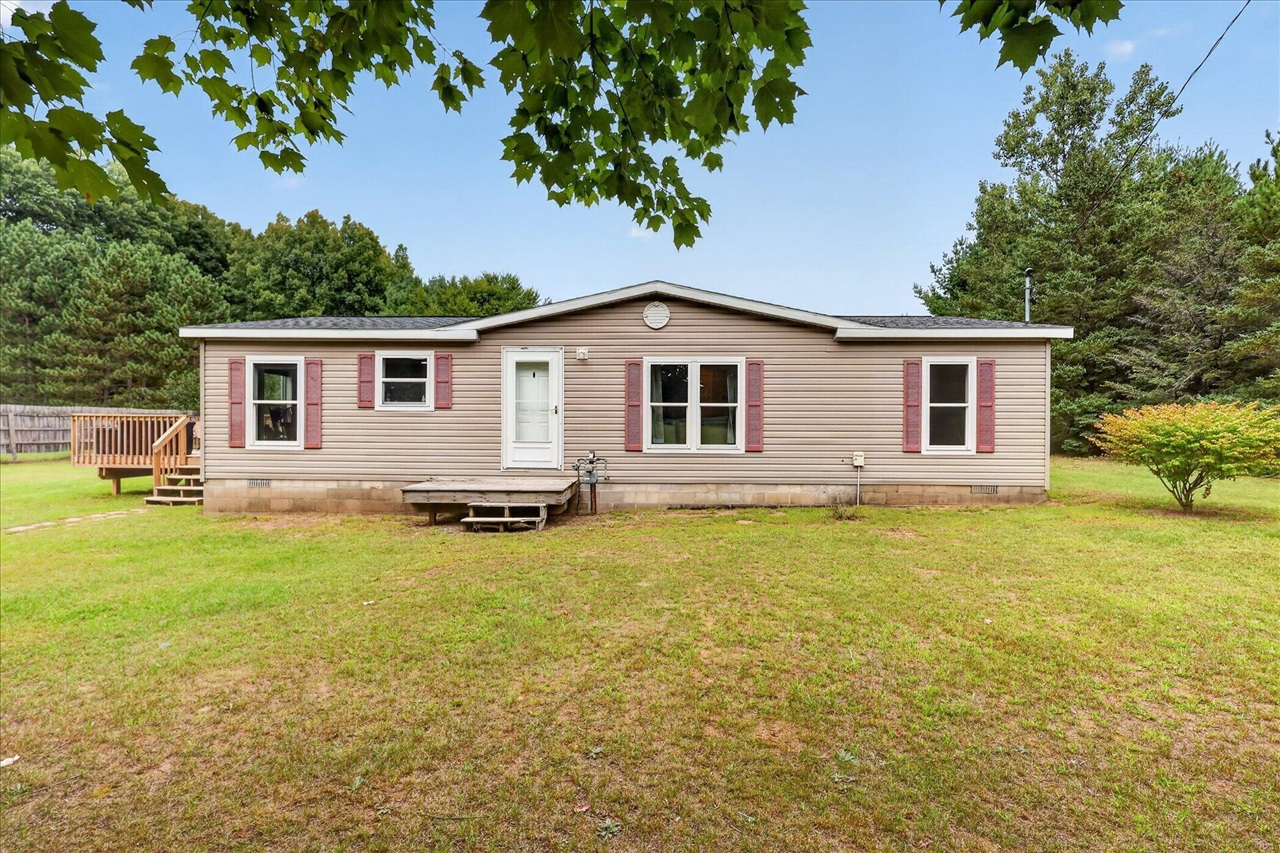 Photo 3 of Sale Pending at 16468 W Howard City Edmore Rd, Howard City, MI 49329 | MLS# 70557872 | Listing updated on 2026-09-13