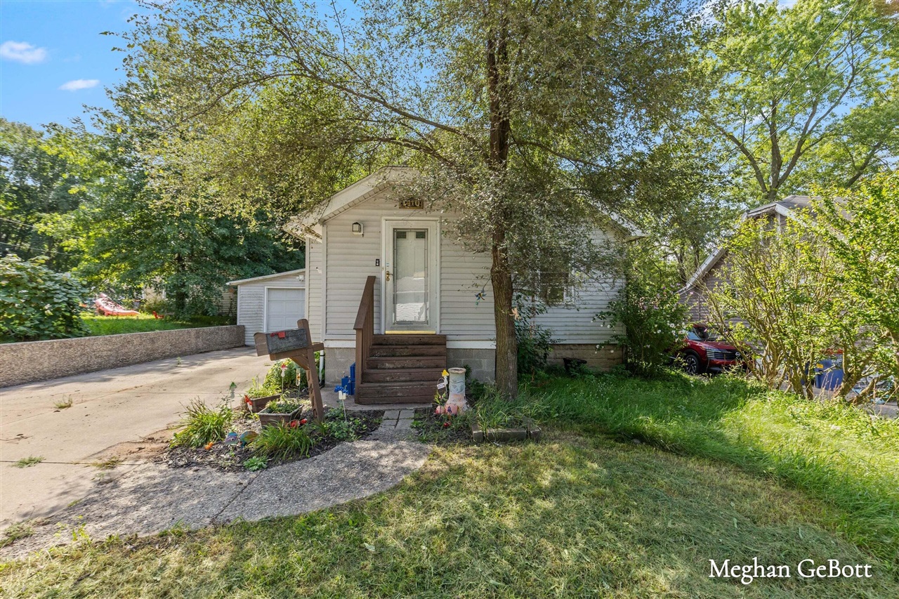 Photo 1 of Single family home for sale at 1410 Walnut St, Grand Rapids, MI 49503 | MLS# 70557902 | Listing updated on 2026-09-17