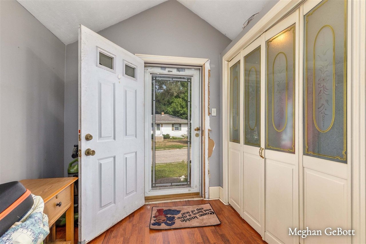 Photo 3 of Single family home for sale at 1410 Walnut St, Grand Rapids, MI 49503 | MLS# 70557902 | Listing updated on 2026-09-17