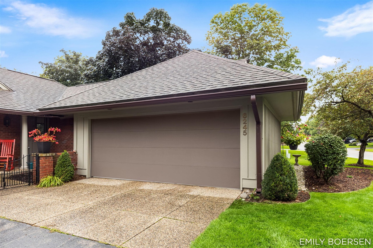 Photo 3 of Sale Pending at 6245 Heathmoor Ct, Grand Rapids, MI 49546 | MLS# 70557915 | Listing updated on 2026-09-15