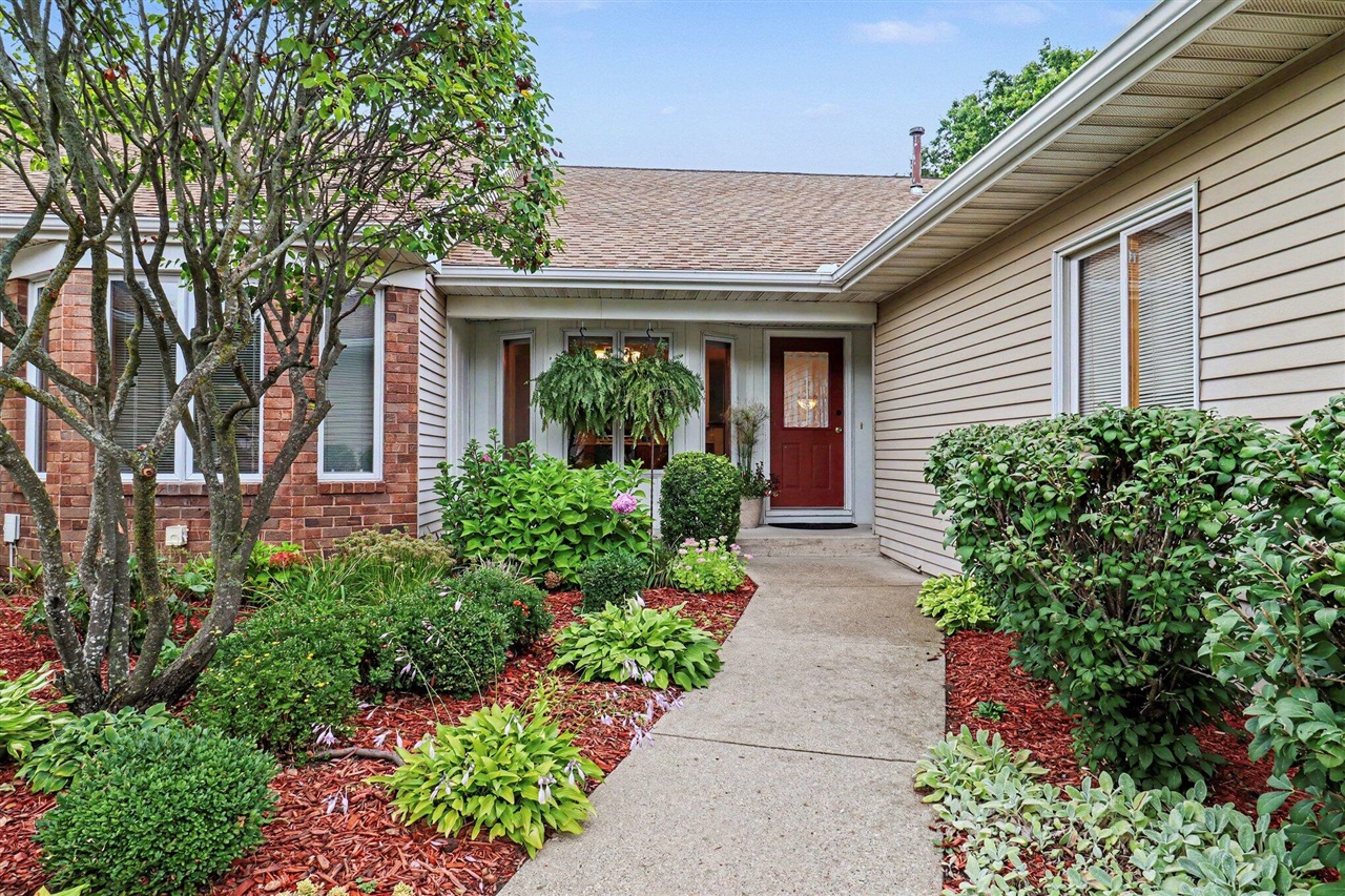 Photo 3 of Condo for sale at 4377 Redbush Dr, Grandville, MI 49418 | MLS# 70557926 | Listing updated on 2026-09-17