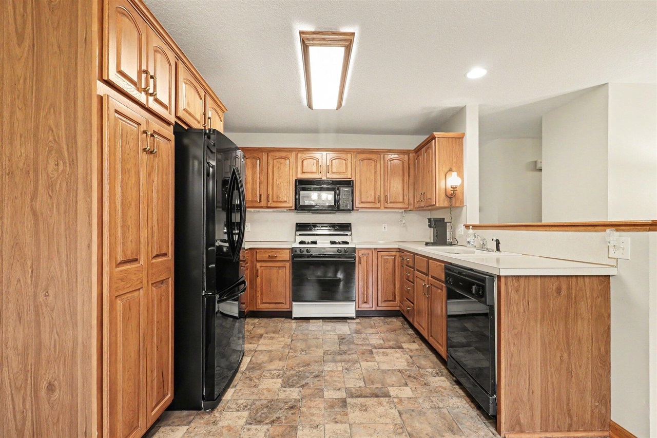 Listing Photo 5 - Condo for sale in building located at 4377 Redbush Dr, Grandville, MI 49418