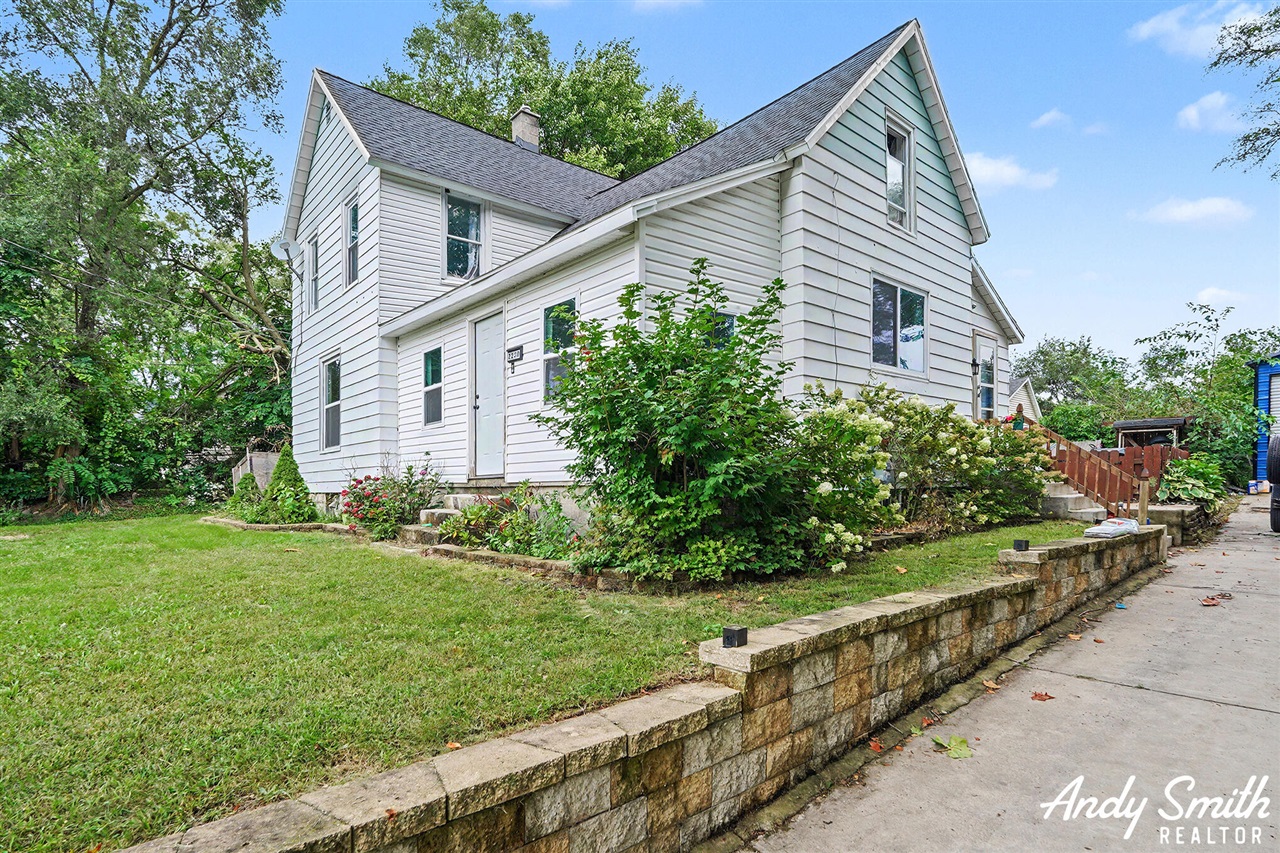 Photo 1 of Single family home for sale at 2230 Hoyle Ave, Grand Rapids, MI 49544 | MLS# 70558014 | Listing updated on 2026-09-21