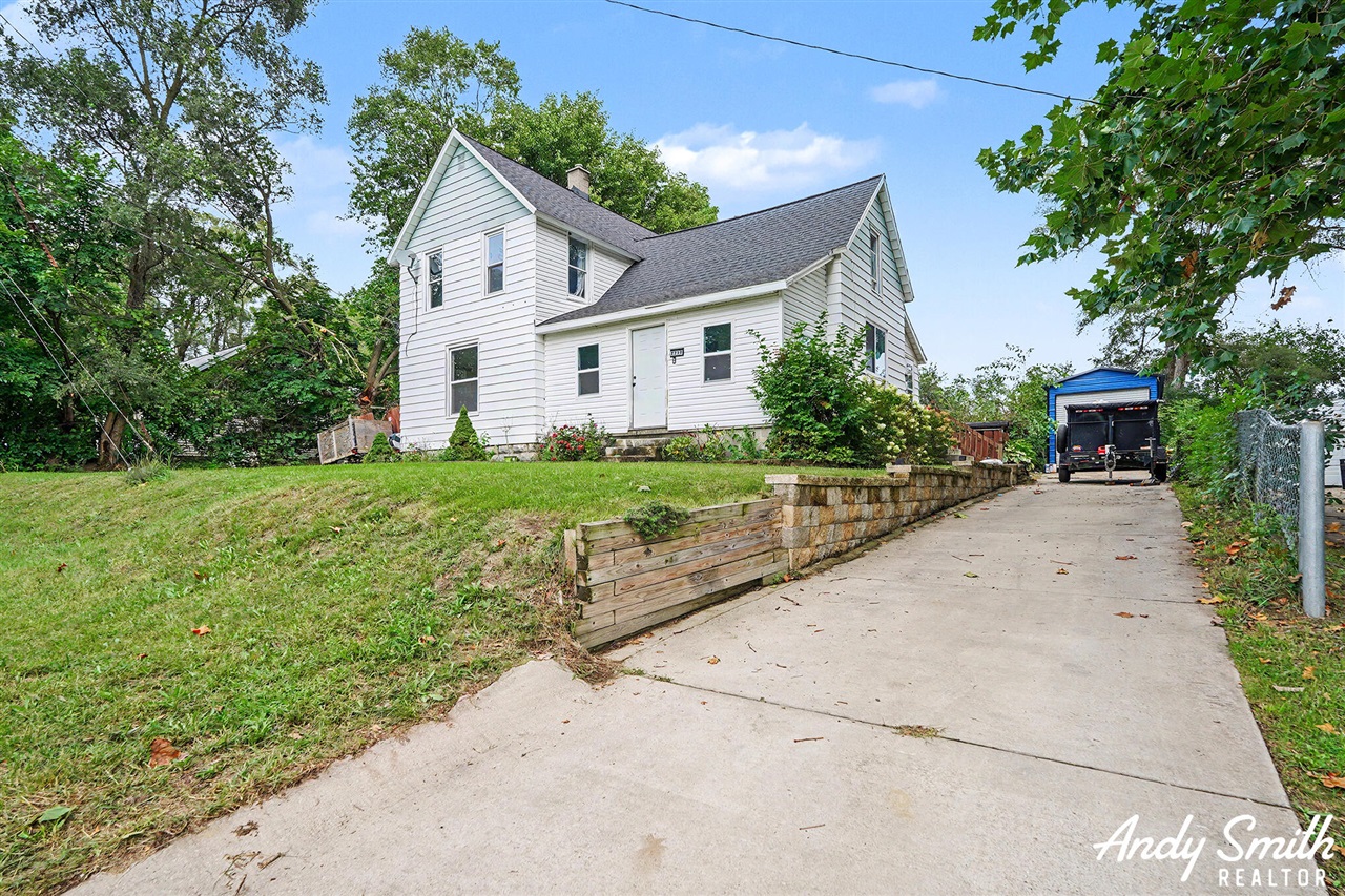 Photo 2 of Single family home for sale at 2230 Hoyle Ave, Grand Rapids, MI 49544 | MLS# 70558014 | Listing updated on 2026-09-21